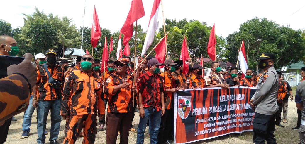 MPC PP Padang Lawas Aksi Damai di Kantor DPRD, Meminta Junirmat Girsang meminta Maaf kepada Warga Pemuda Pancasila