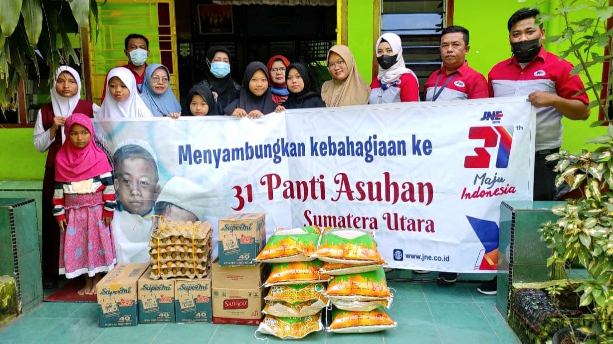 Semarak HUT, JNE Medan Santuni 31 Panti Asuhan di Sumatera Utara