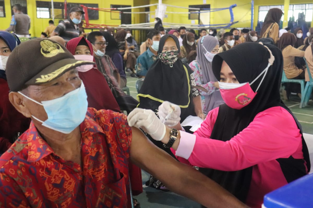 Vaksinasi Massal Dosis ke 1 dan 2 FKTP Polres Langkat Program Pemerintah RI Gencar Dilaksanakan