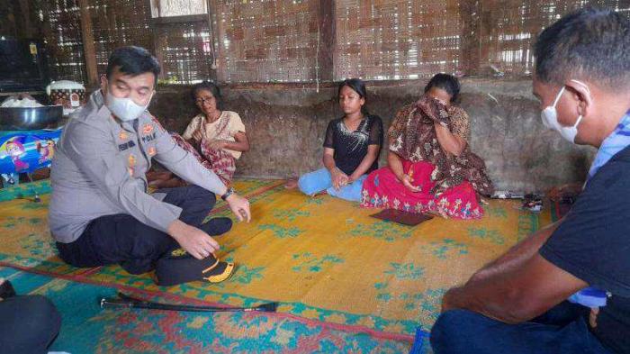 Kapolda Sumut Beri Tali Asih Kepada Keluarga Alamarhum Darwin Sitepu