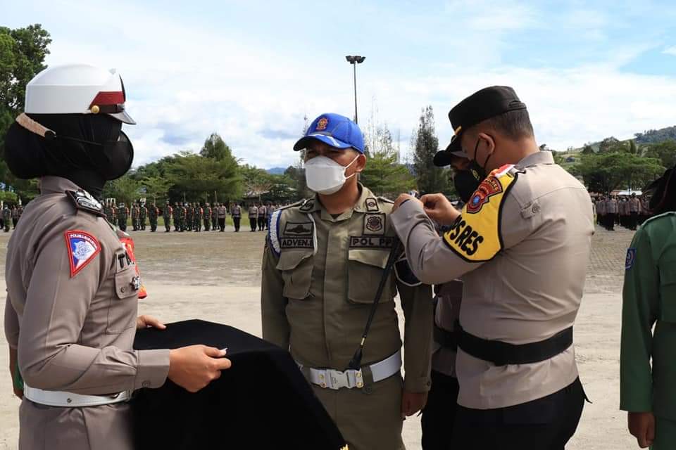Bupati Pakpak Bharat Hadiri ApelÂ  Pasukan Operasi Mantap Huta Toba 2021Â 