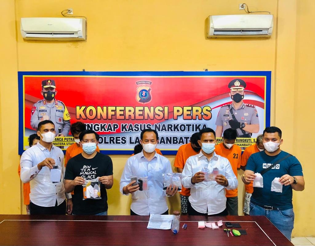 Sat Res Narkoba Polres Labuhabatu Bekuk 6 Pengedar Narkoba, 100,80 Gram Sabu Disita