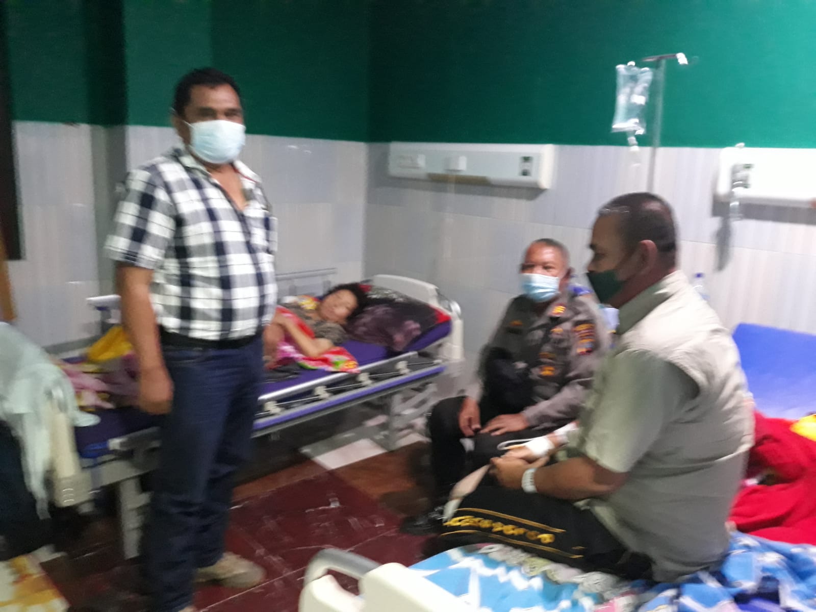 Kapolsekta Kutalimbaru, AKP Kasir Nst Jenguk Anggota Dirawat di RS Arta Medica