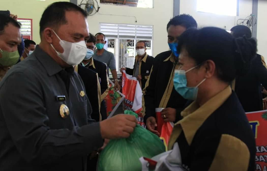 Bupati Pantau Perayaan Nataru dan Serahkan Baksos di BKAG Se-Labuhanbatu