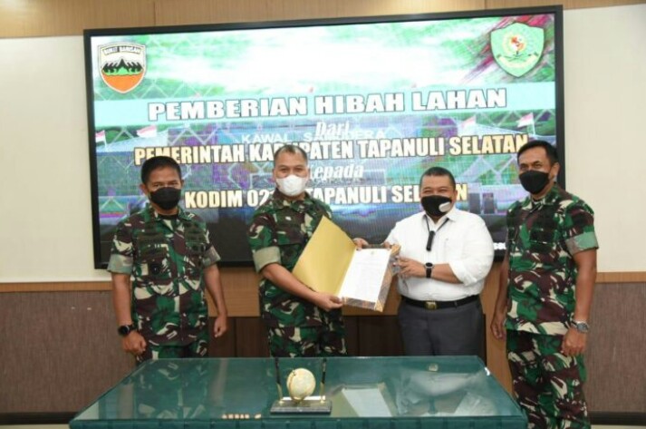 DANDIM 0212/TS TERIMA HIBAH LAHAN DARI PEMKAB TAPSEL