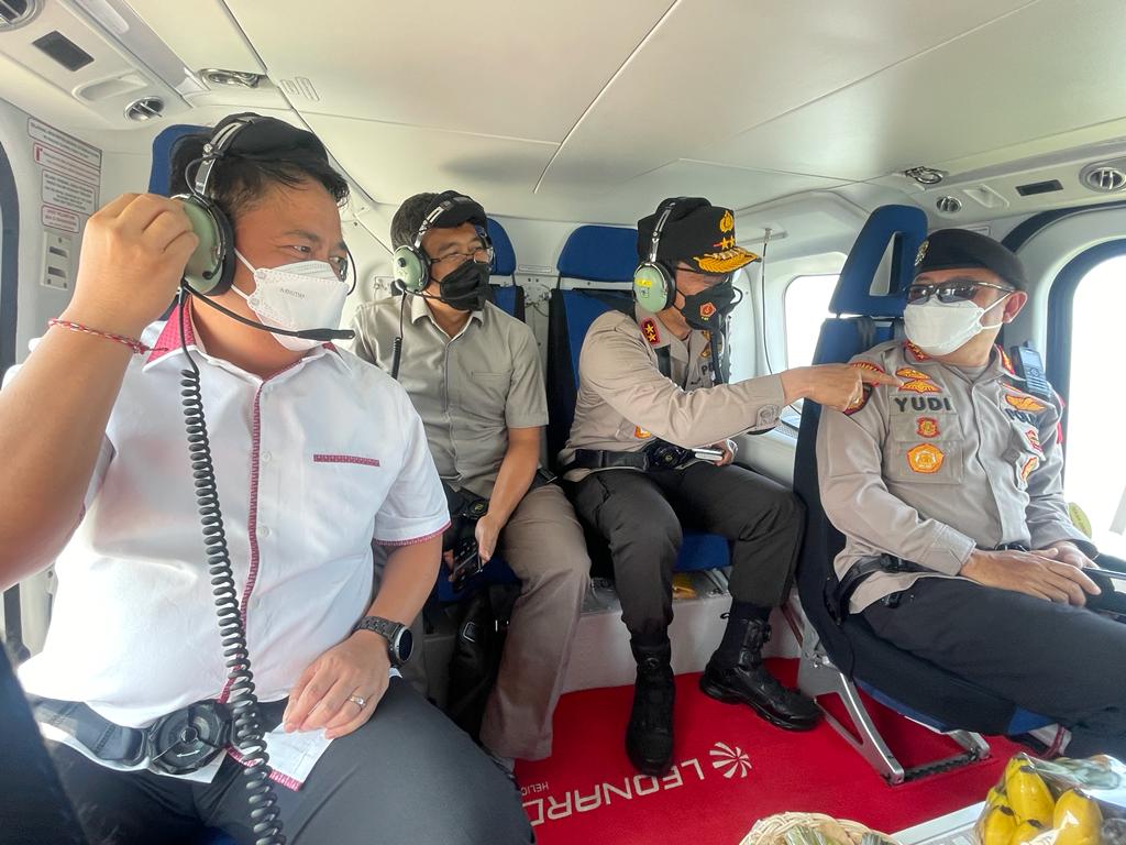 Kapolda Jatim Lakukan Pantauan Udara Kondisi Semeru, Irjen Nico : Petakan dan Analisa Peringatan Awal Tim SAR Gabungan dan Masyarakat