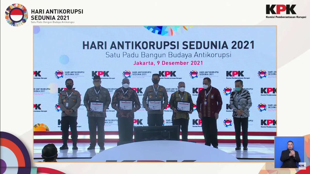 Polda Sumut Terima Piagam Penghargaan Sebagai Polda Terbaik di Hari Anti Korupsi