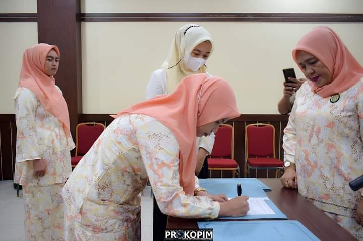 Wakil Ketua TP.PKKÂ  Ny.Linda Arwin Siregar Kukuhkan Bunda Paud Tingkat Kecamatan Se-Kota Padangsidimpuan