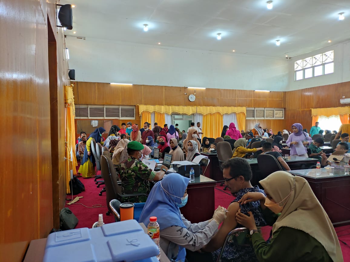 Ruang paripurna DPRD Padangsidimpuan disulap tempat vaksin