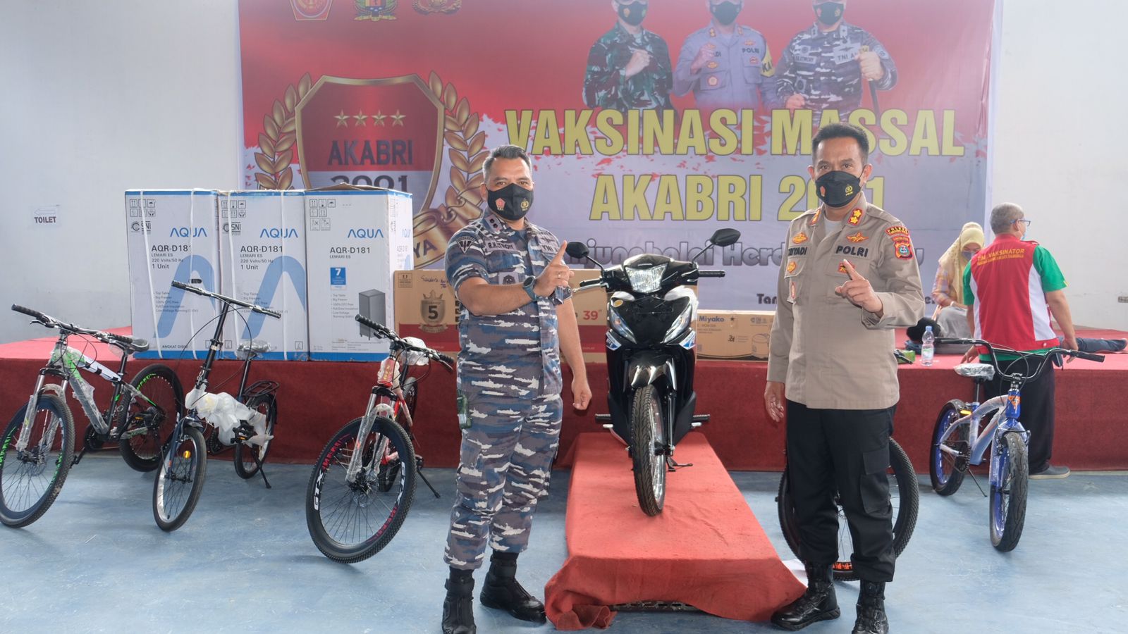 Alumni AKABRI 2001 Gelar Vaksinasi, Kapolres Tanjung Balai, Danlanal TBA dan DANDIM 0208/AS Kompak Berbagi Hadiah Lucky Draw