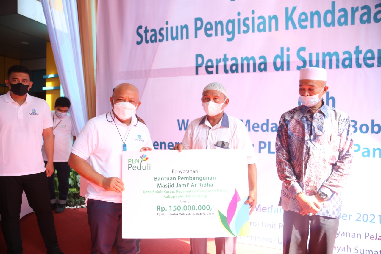 PLN Berikan Bantuan TJSL Rp600 Juta untuk Mesjid dan Sekolah
