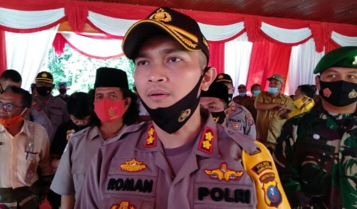 Kapolres Tapsel Puji dan Apresiasi Pasutri jalan Kaki 10 Kilometer Untuk Divaksin