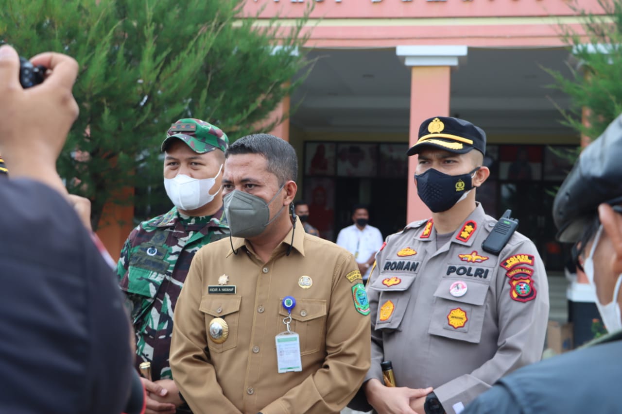 Kapolres Tapanuli Selatan Ikuti Apel Serbuan Vaksinasi Di lapangan Kantor Bupati Padang Lawas Utara