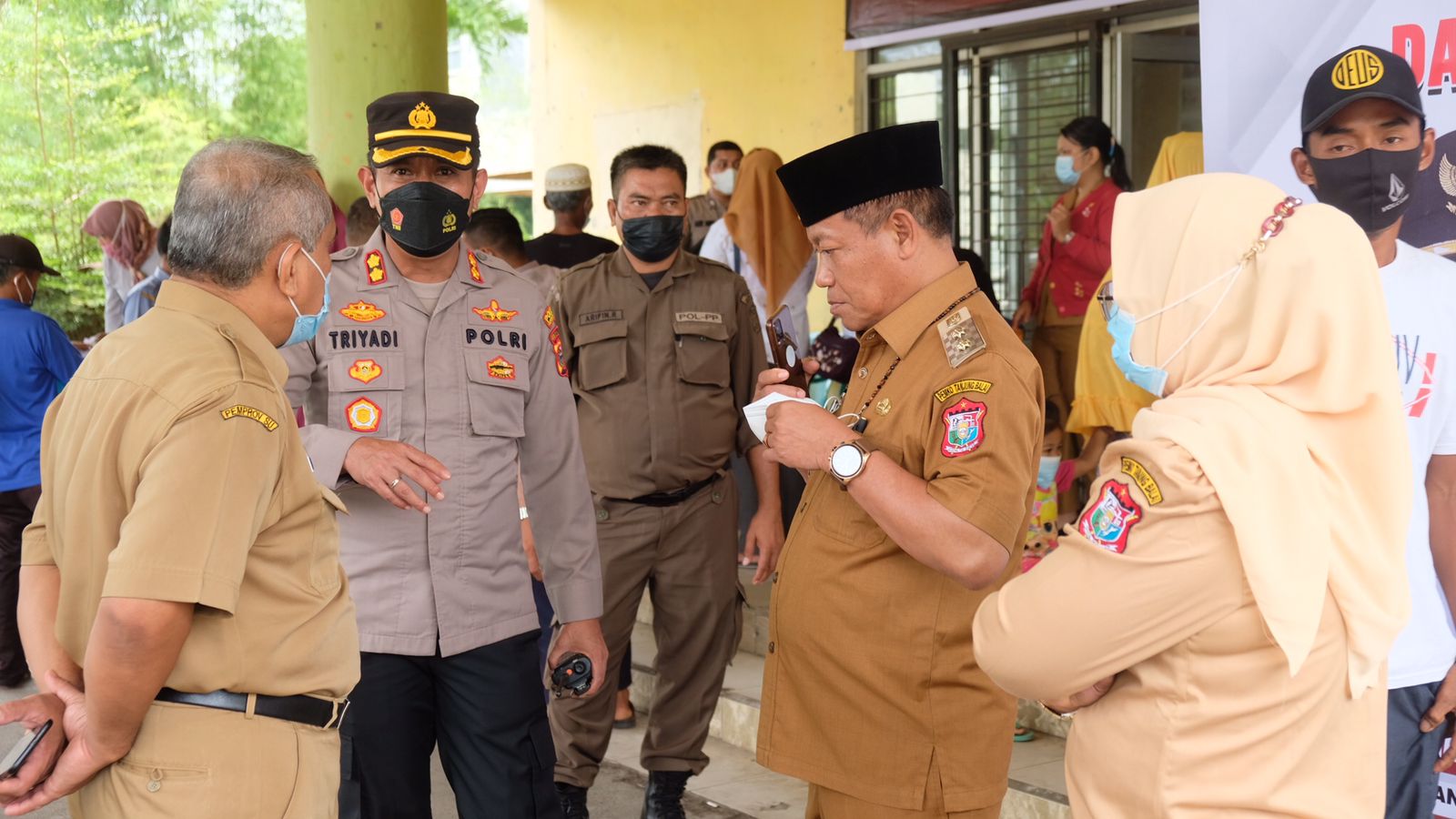Kapolres Tanjung Balai Bersama Plt Walikota Tanjung Balai Meninjau Pelaksanaan Vaksinasi Massal TNI - POLRI