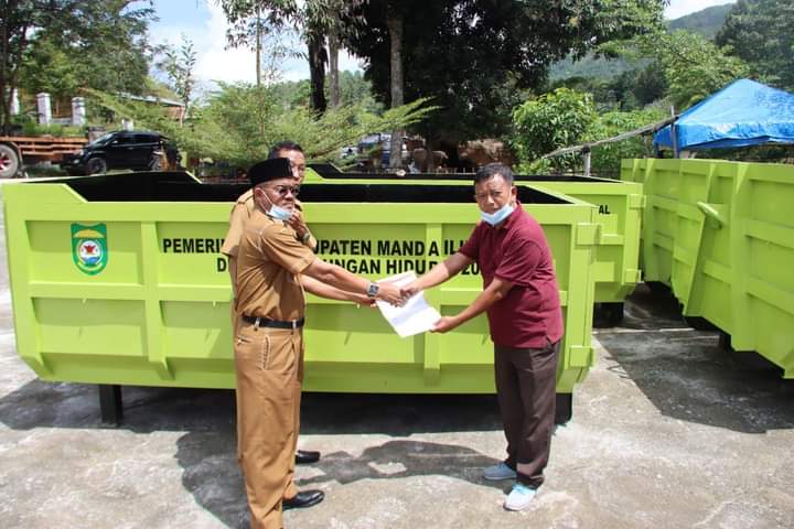 EMPAT UNIT AMROL PENGANGKUT SAMPAH DI MADINA SUDAH DIBELANJAKAN