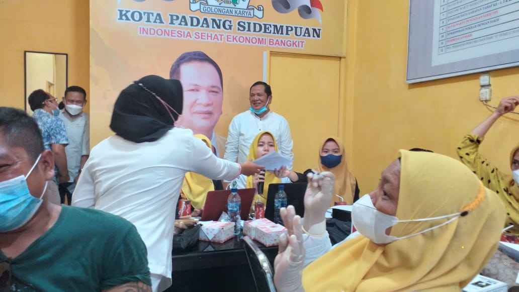DPD Golkar Kota PSP Vaksin 1000 Warga, Irsan Efendi Nasution : Golkar Partai Pertama Gelar Vaksin