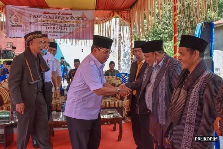 Wakil Wali Kota Padangsidimpuan Arwin Siregar mengukuhkan kepengurusan FORKALA