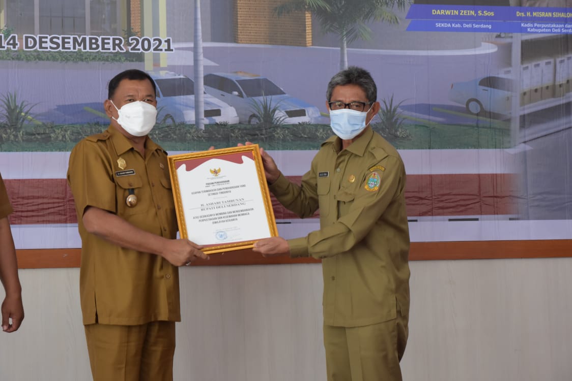 Bupati DS Terima Penghargaan Dari Perpustakaan Nasional RI
