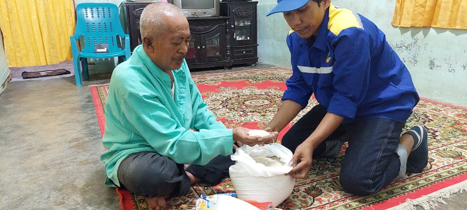 DINAS SOSIAL SIDIMPUAN SUDAH MENGGANTI BANTUAN SEMBAKO YANG RUSAK