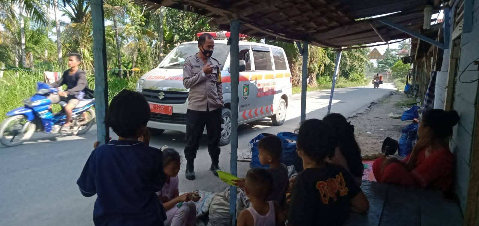 Personil Polres Asahan Keliling Desa Ajak Masyarakat Vaksin