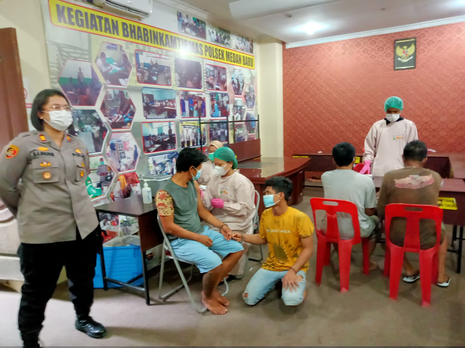 Polsek Medan Baru Vaksinasi Dosis I Terhadap Tahanan