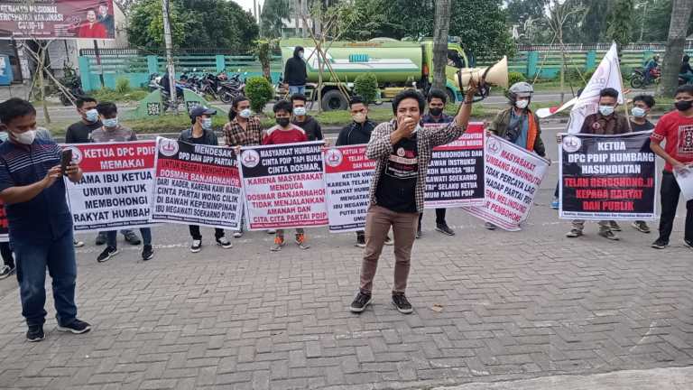 AMK Demo Kantor PDI Perjuangan, Tuding Dosmar Pembohong