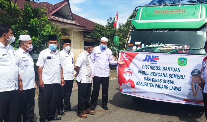 JNE distribusikan 4 Ton Bantuan Warga Padang Lawas Untuk Korban Semeru