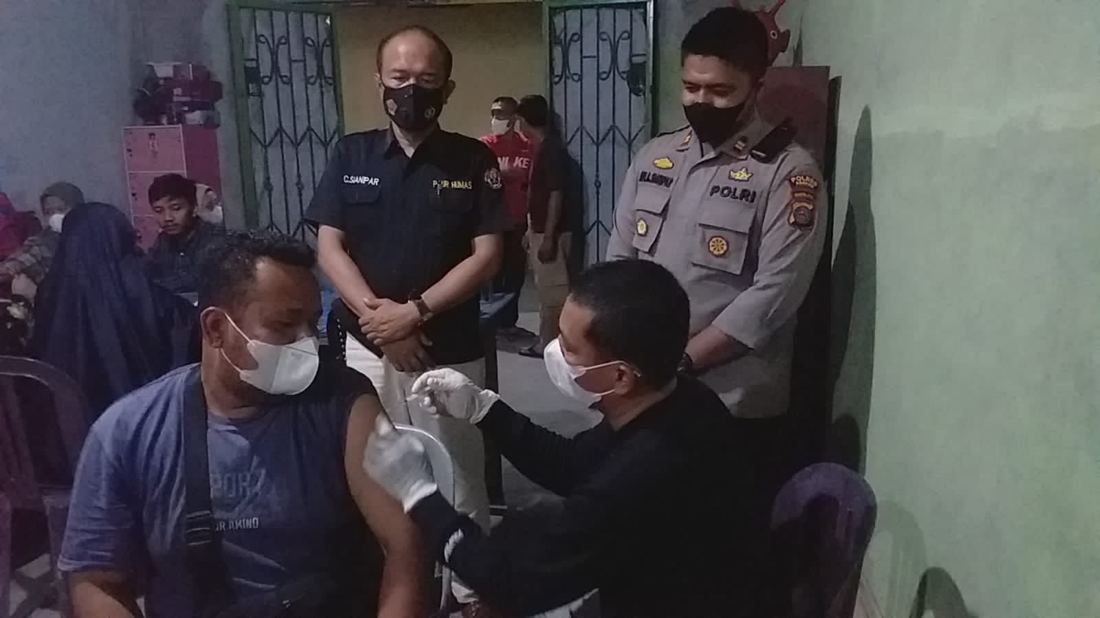 Polsek Kota Kisaran Polres Asahan Gelar Vaksinasi Malam Hari