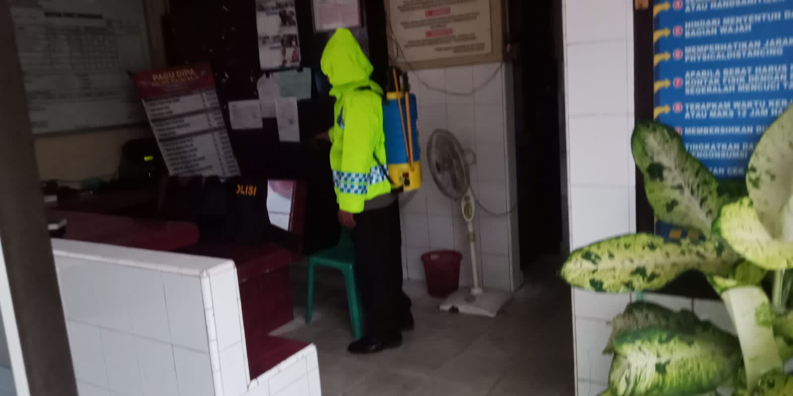 Penyemprotan Disinfektan Dilingkungan Mako Polsek Pulau Raja Polres Asahan
