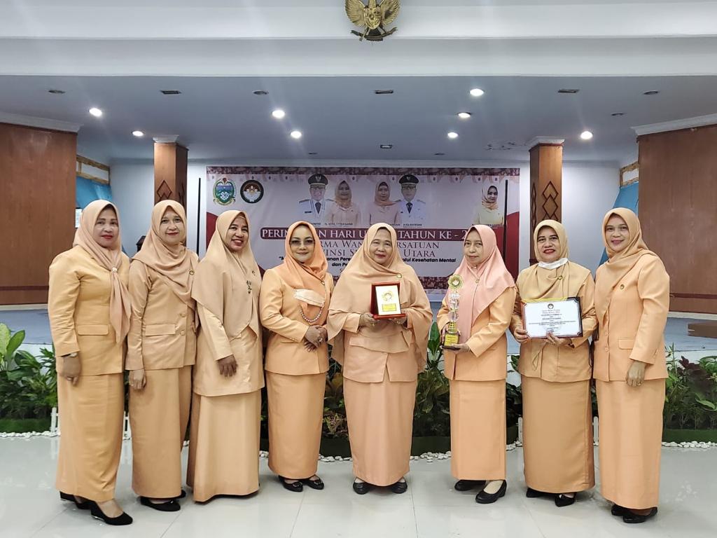 Dharma Wanita Persatuan Kabupaten Asahan Raih Penghargaan Terbaik E â€“ Reporting