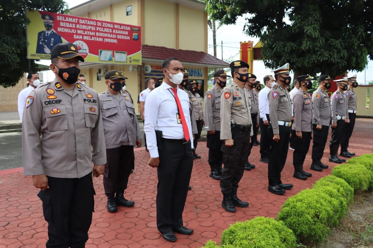 Kapolres Asahan Beri Penghargaan kepada Personil Bhabinkamtibmas Berprestasi