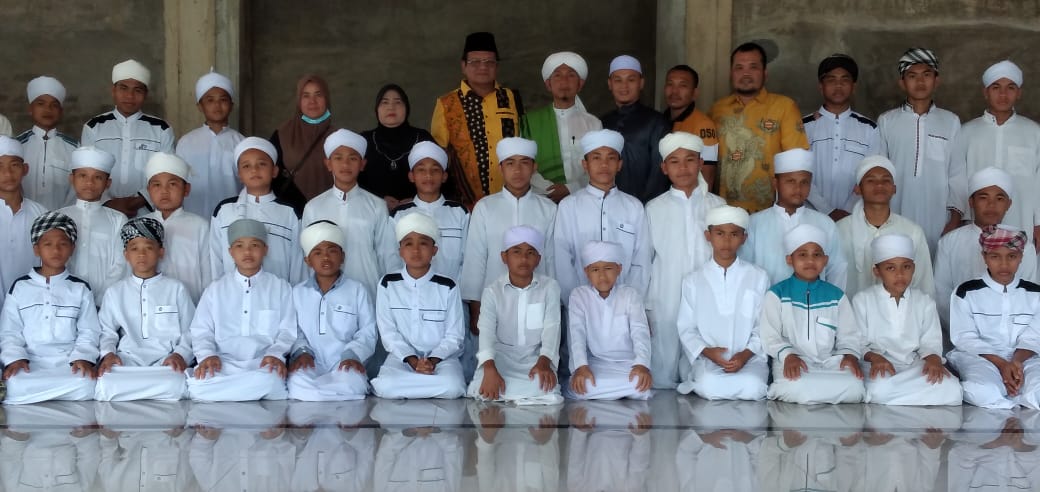 HUT Partai HANURA Ke - 15: Ketua DPC HANURA P.Sidimpuan Santuni Pembangunan Mesjid Pondok PesantrenÂ 