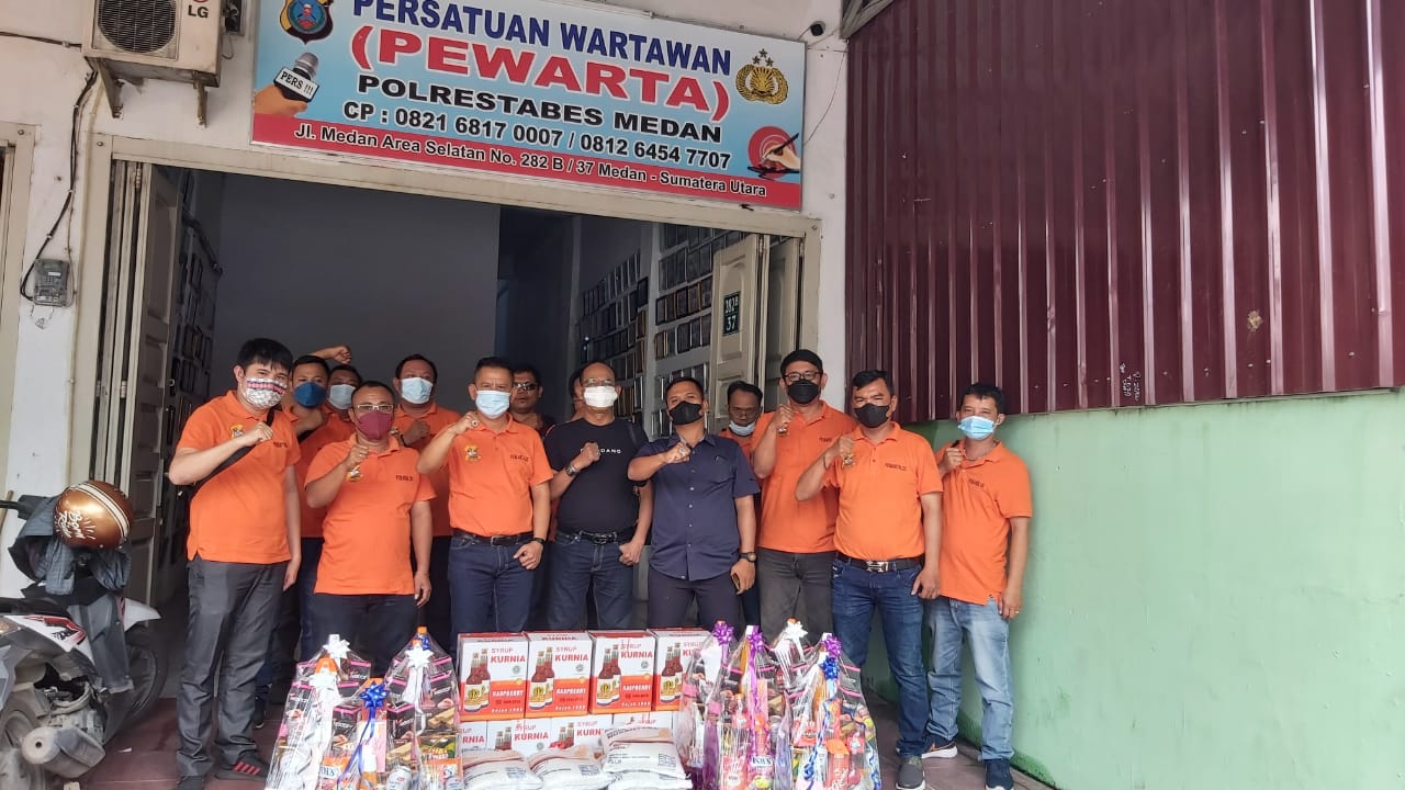 Sambut Nataru, Ketua Pewarta Bagikan Bingkisan dan Parsel pada Pengurus dan Anggota Beragama Nasrani