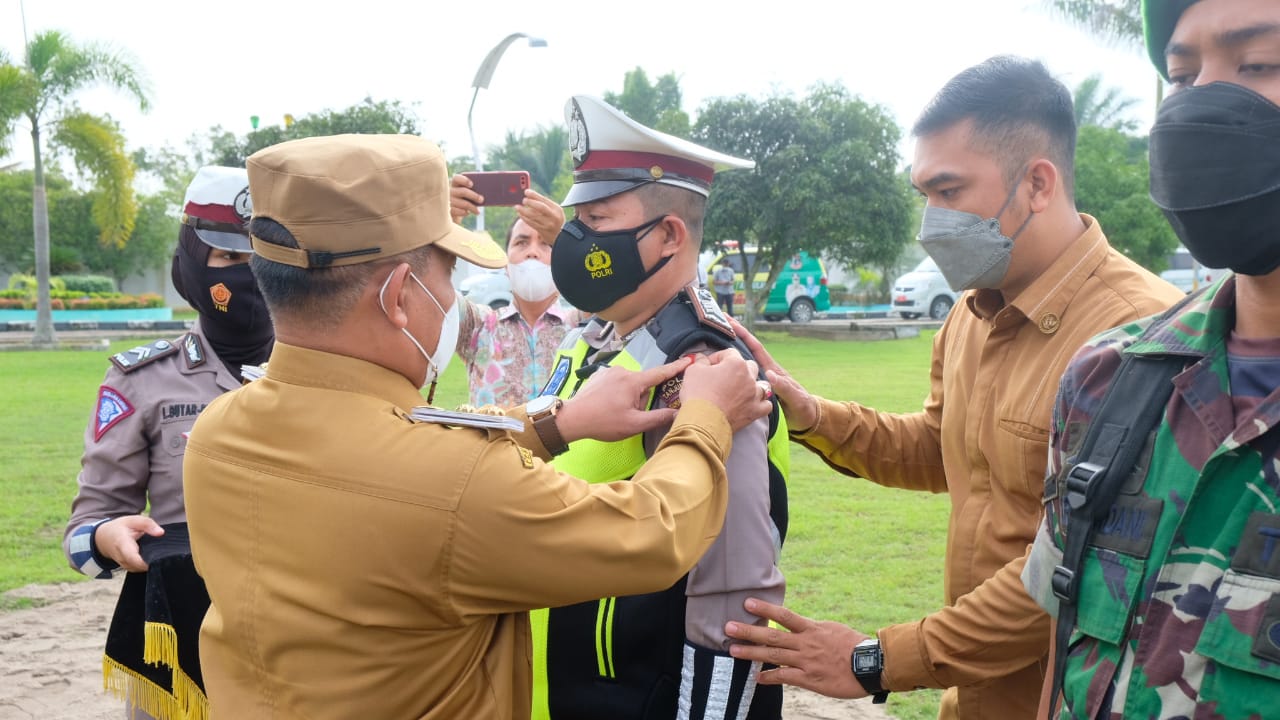 Plt Walikota Tanjung Balai Pimpin Apel Gelar Pasukan Ops Kepolisian Terpusat Lilin Toba - 2021