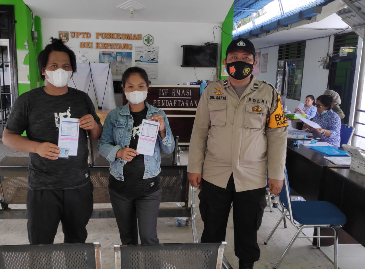 Bhabinkamtibmas Polsek Sei Kepayang Polres Asahan Monitoring dan Memobilisasi Vaksinasi Covid-19