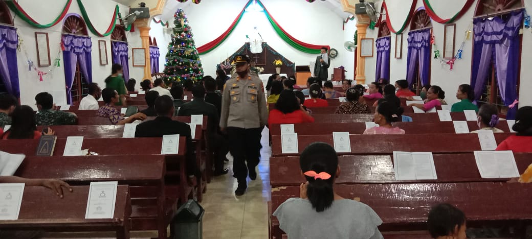 PAM Natal, Polsek Prapat Janji Sampaikan Pesan Protokol Kesehatan kepada Jemaat Gereja Oikumene PTPN III