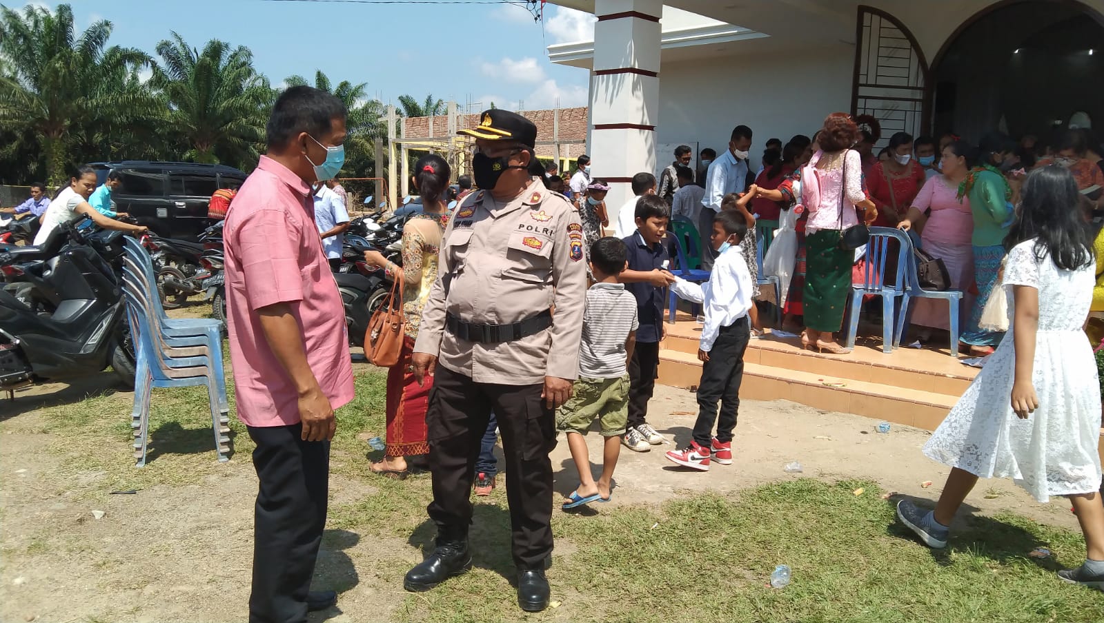 Polsek Pulau Raja Polres Asahan Laksanakan Pengamanan Ibadah Natal di Gereja HKBP Resort Aek Loba