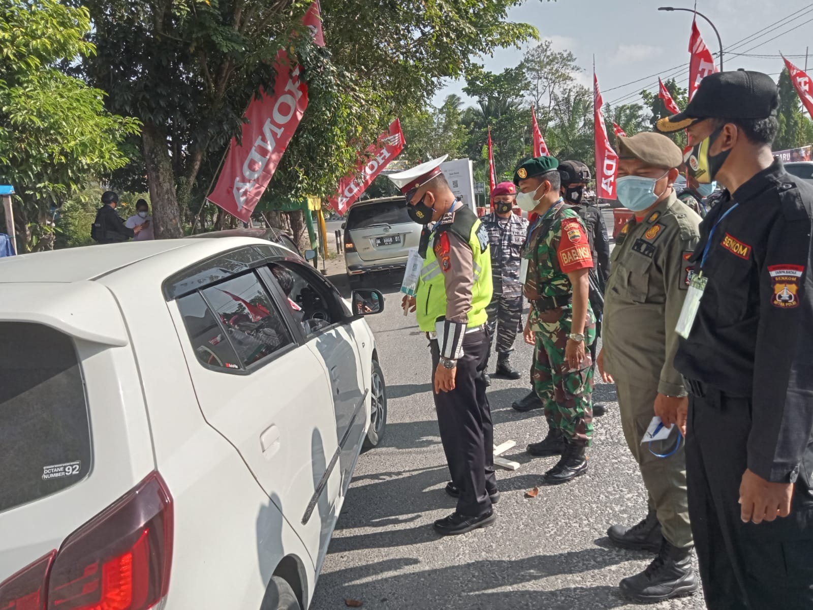 Petugas Gabungan Pengamanan Natal 2021 dan Tahun Baru 2022, Polres Tanjung Balai Laksanakan Cek Point