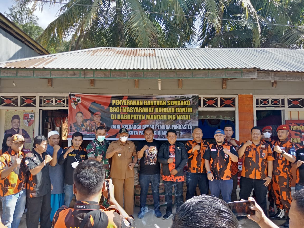 BENTUK KEPEDULIAN MPC PEMUDA PANCASILA PADANGSIDIMPUAN & MPC PEMUDA PANCASILA MADINA BANTU KORBAN BANJIR
