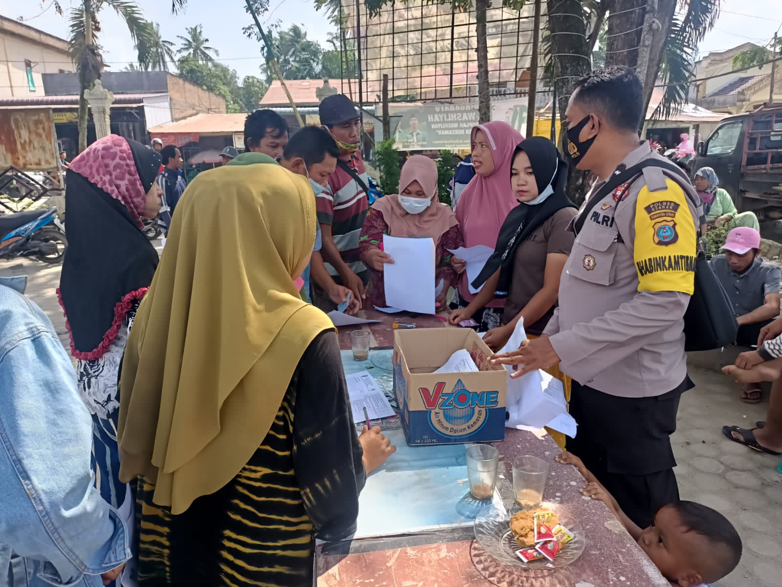Polsek Air Joman Polres Asahan  Monitoring dan Memobilisasi Vaksinasi Covid-19 di Aula Kantor Camat