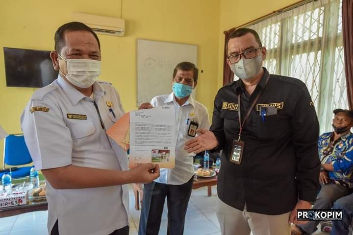 Walikota Padangsidimpuan Irsan Efendi Nasution salurkan pupuk bersubsidi berbasis Kartu Tani