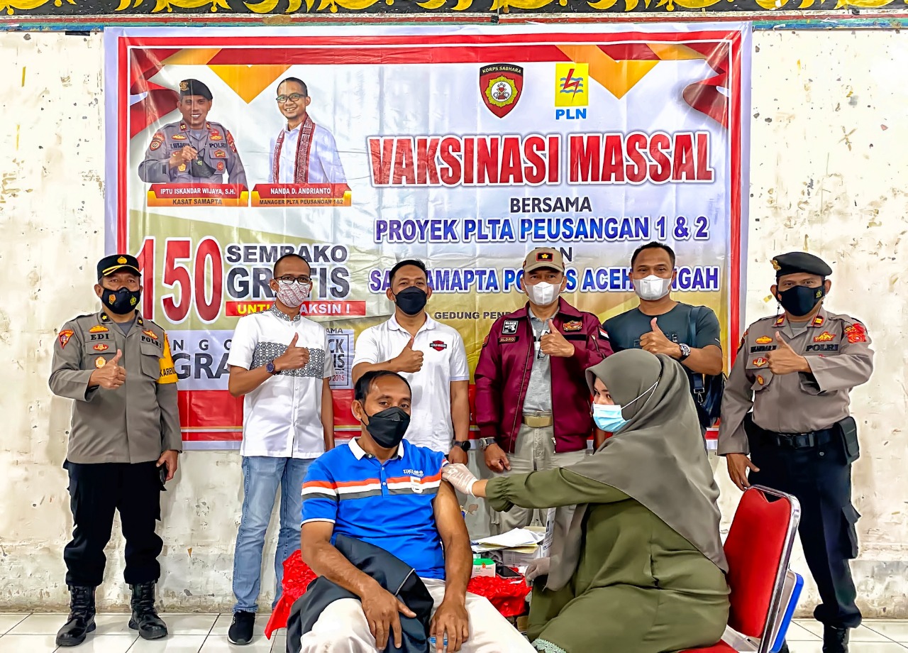 Polres Aceh Tengah dan PLN UPP Sumbagut 2 Bagi Sembako dan Gelar Vaksinasi