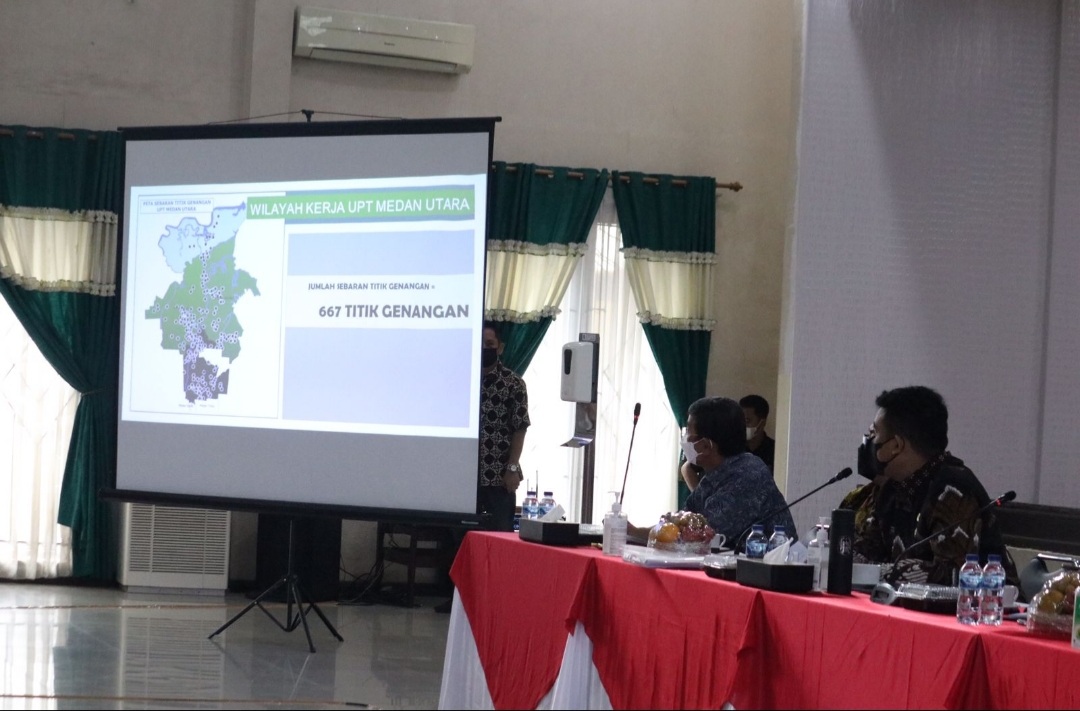 Bobby Nasution  Perintahkan Personil PU Korek Drainase Sepanjang 6.825 Meter/Hari