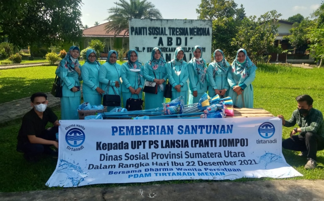 Darma Wanita PDAM TirtanadiÂ  Bantu Ke Panti Jompo Tresna WerdhaÂ 