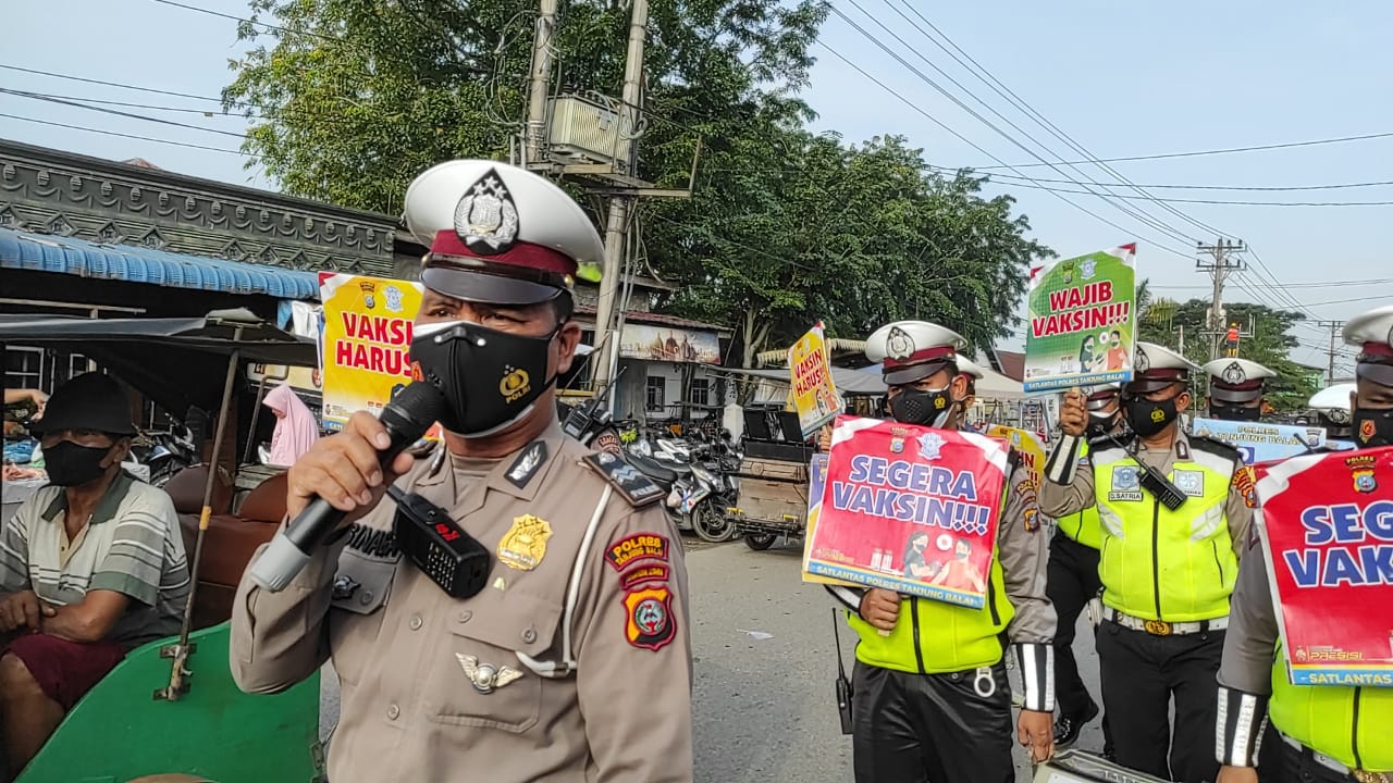 Melalui Public Speaking, Polres Tanjung Balai Himbau Warga Laksanakan Vaksin