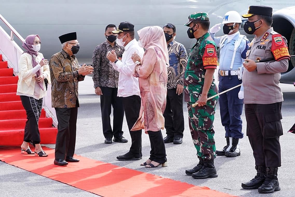 Tiba di Bandara Internasional Silangit,  Wakil Presiden Disambut Gubernur Edy Rahmayadi