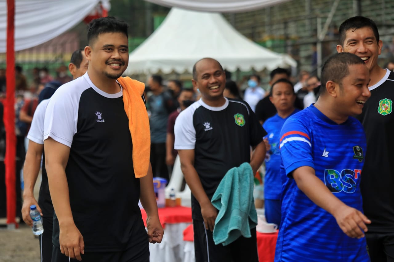 Tingkatkan Silaturahmi dan Koordinasi, Bobby Nasution Gelar Pertandingan Sepak Bola Antar Pemko dan Pemkab se - Sumut
