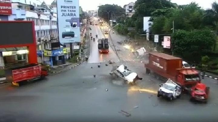 Ini Kronologi Kecelakaan Maut di Balikpapan, Diduga Rem Truk Tronton Blong