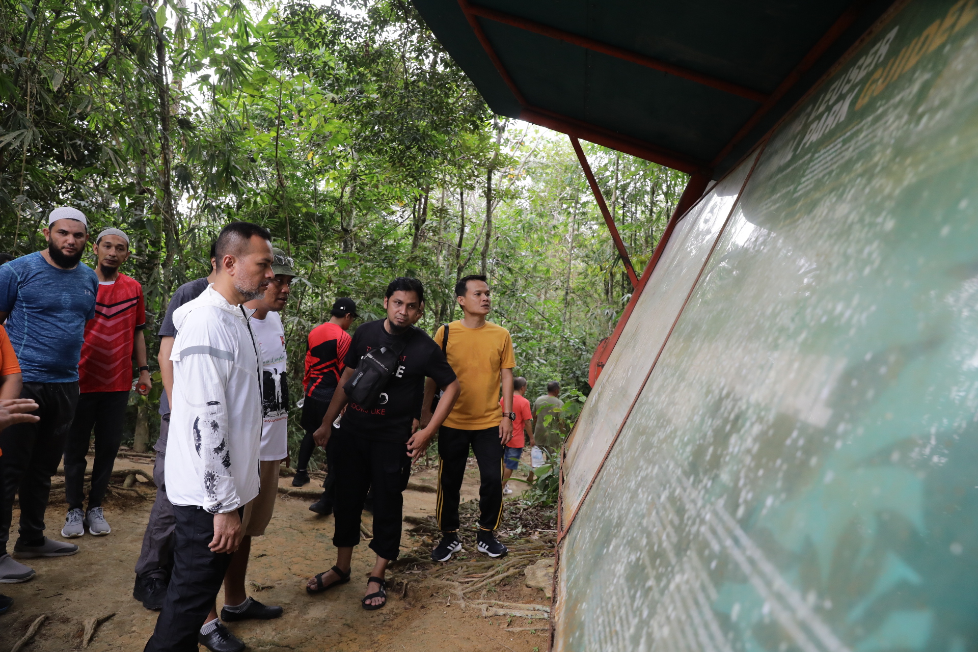 Tinjau Lokasi Rehabilitasi dan Feeding Orang Utan di Bukit Lawang,  Musa Rajekshah: Segera Kita Aktifkan Kembali
