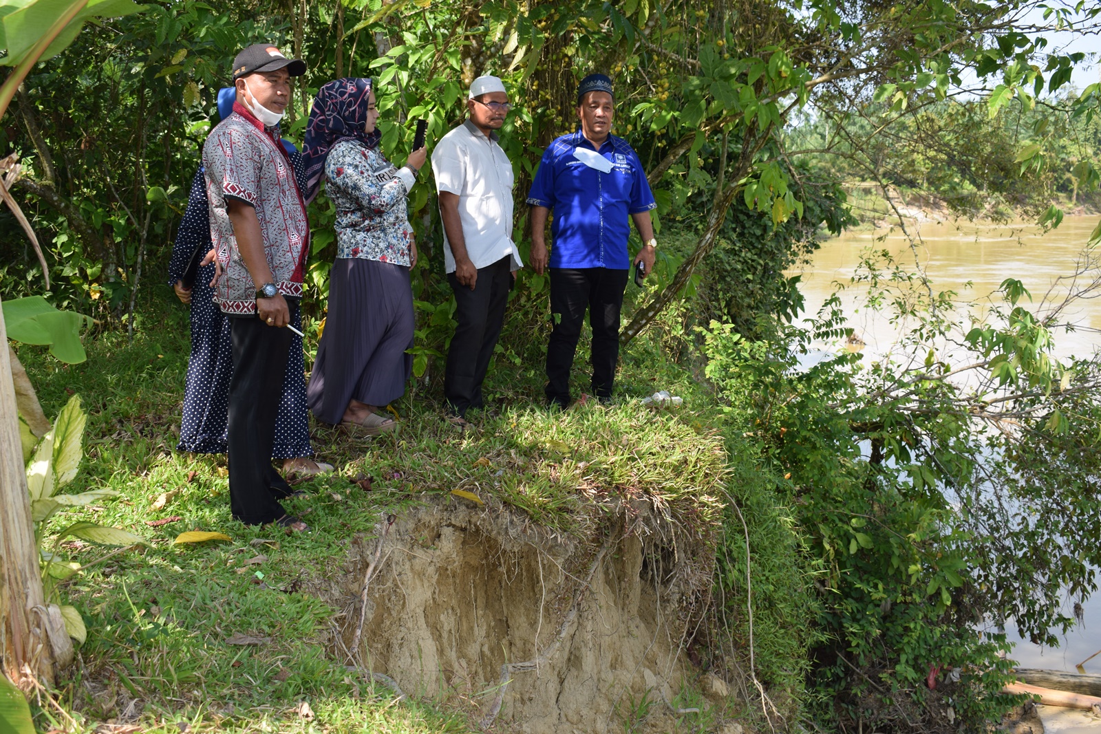 Antoni Tinjau Lokasi Permintaan Bronjong Masyarakat Usai Reses